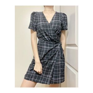 ✨Black and white plaid wrap dress